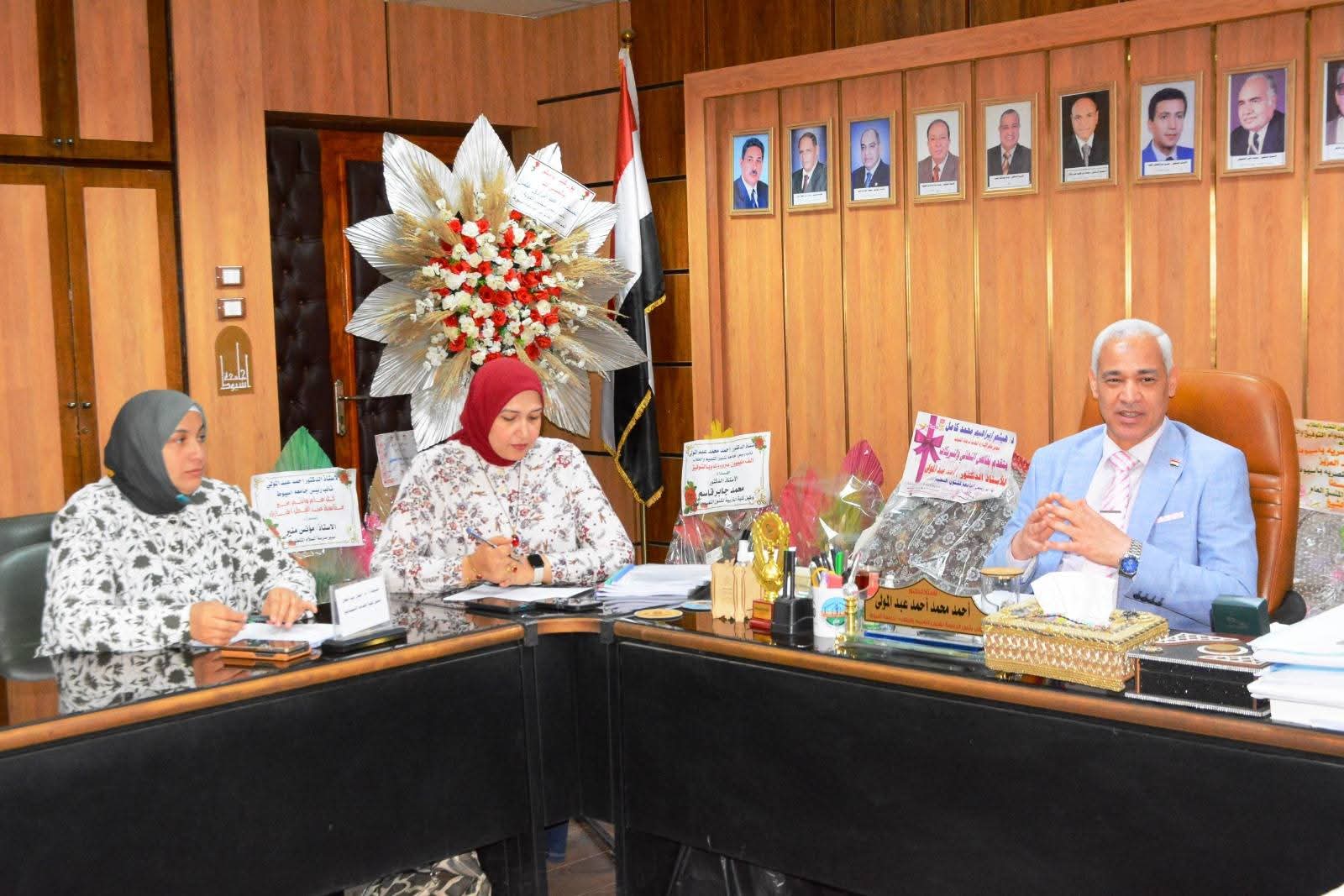 جامعة أسيوط تناقش تطوير البرامج الدراسية وإنشاء برامج جديدة بنظام الساعات المعتمدة