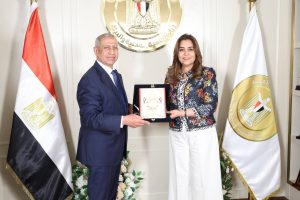 وزيرة التنمية المحلية والبيئة ورئيس الأكاديمية العربية يشهدان توقيع بروتوكول تعاون مشترك بين الجانبين