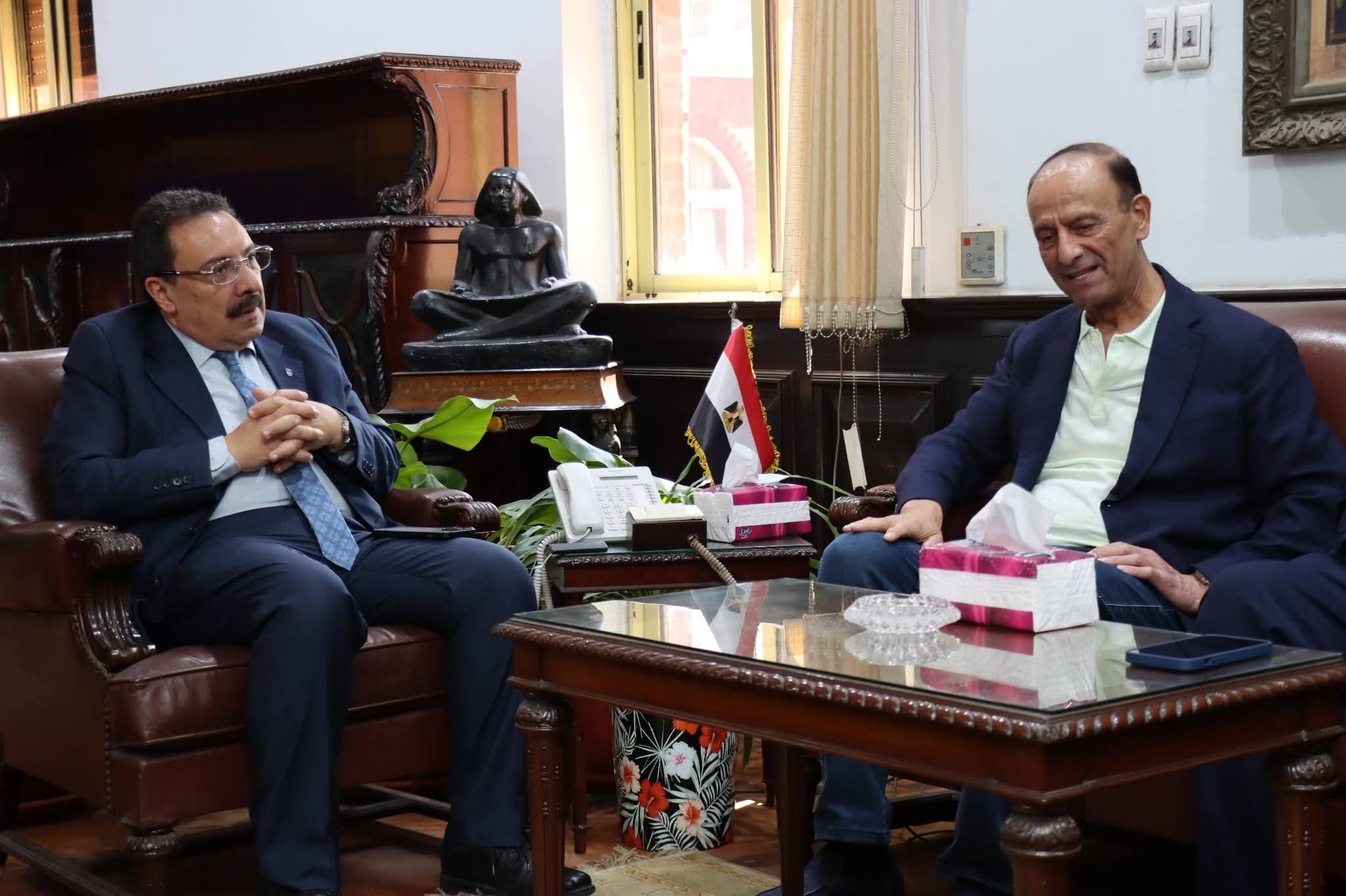 جامعة الإسكندرية تستضيف خبيرًا أمريكيًا في جراحات قلب الأطفال بمستشفى سموحة