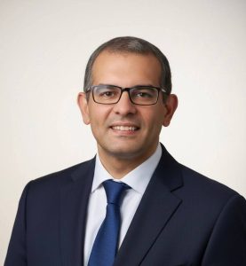 طب أسيوط تعلن اختيار الدكتور أحمد نصر لرئاسة «المجلة الأفريقية للسكتة الدماغية»