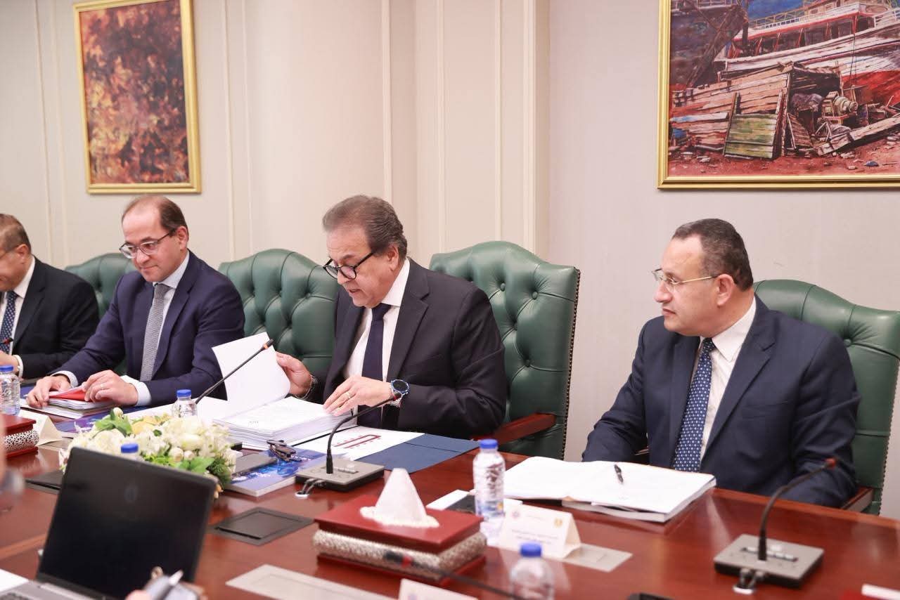 وزير الصحة يترأس جلسة اجتماع مجلس أمناء المجلس الصحي المصري بحضور وزيري التعليم العالي والمالية