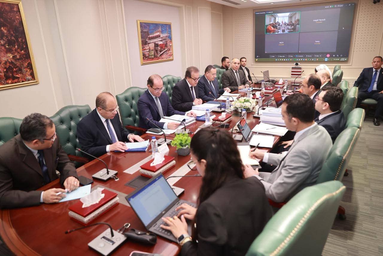 وزير الصحة يترأس جلسة اجتماع مجلس أمناء المجلس الصحي المصري بحضور وزيري التعليم العالي والمالية