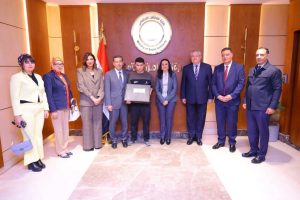 لأول مرة بجامعة عين شمس.. توزيع 50 جهاز «لاب توب ناطق» للطلاب ذوي الإعاقة البصرية