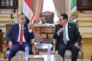 مجلس جامعة القاهرة يناقش تعزيز التعاون مع محافظة الجيزة ويبحث ملفات التعليم والبحث العلمي وخدمة المجتمع