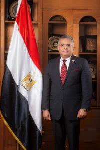 رئيس جامعة السويس يعلن فوز الدكتور ماهر مصباح بجائزة الجامعة للرواد