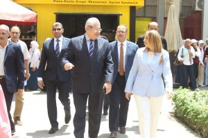 نائب رئيس جامعة عين شمس يفتتح معامل الاختبارات الإلكترونية بكلية الآداب