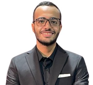 رئيس جامعة القاهرة يهنئ الطالب محمد ياسر لفوزه بالميدالية الذهبية والمركز الأول عالميًا في جائزة تشارلز ماين للقيادة الطلابية