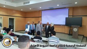 رئيس جامعة أسيوط الأهلية يتفقد تجهيزات معامل كلية العلوم والتكنولوجيا ويتابع سير الامتحانات العملية