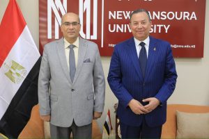 رئيس جامعة المنصورة الجديدة يفتتح معمل «الأومكس» بكلية العلوم