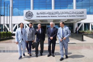 رئيس الأكاديمية العربية يستقبل رئيس الاتحاد العام لغرف التجارة والصناعة والزراعة بليبيا لبحث سبل التعاون