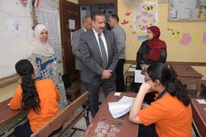 محافظ بورسعيد يتفقد امتحانات النقل الابتدائي والإعدادي.. ويوجه بتوفير المناخ الملائم والالتزام الكامل بالإجراءات