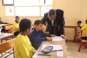 يؤديها ٣٥ ألف طالب وطالبة.. محافظ الوادي الجديد: انطلاق امتحانات صفوف النقل في ٣٣٥ لجنة