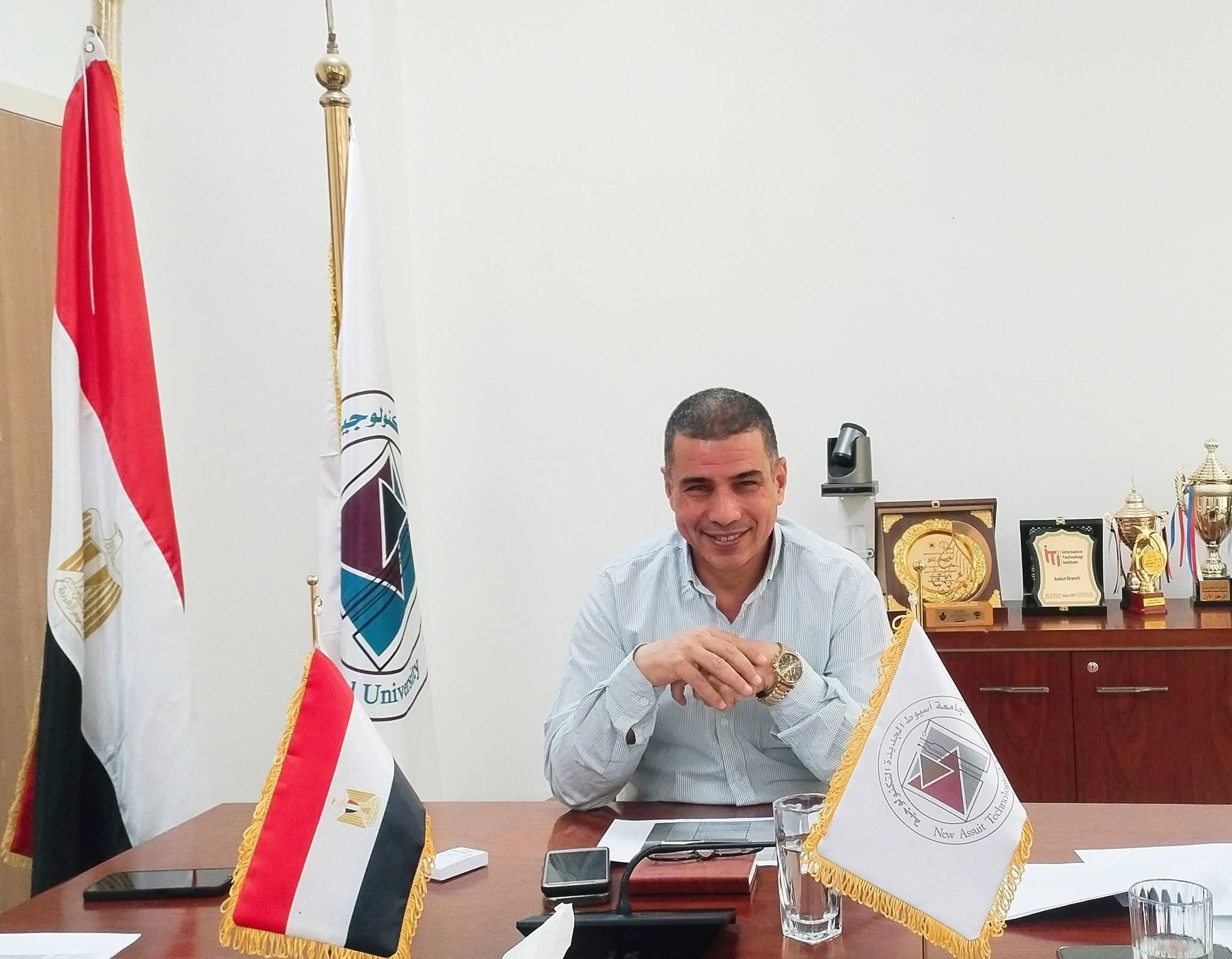 رئيس جامعة أسيوط الجديدة التكنولوجية يناقش استعدادات امتحانات نهاية الفصل الدراسي الثاني ٢٠٢٥-٢٠٢٦