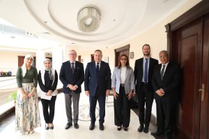 وزير التعليم العالي يبحث آفاق التعاون المشترك مع سفير التشيك