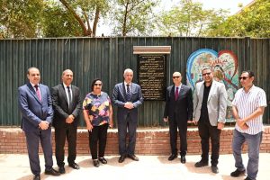 رئيس جامعة أسيوط يفتتح تجميل أسوار المدينة الجامعية بجداريات فنية من إبداع طلاب الفنون الجميلة