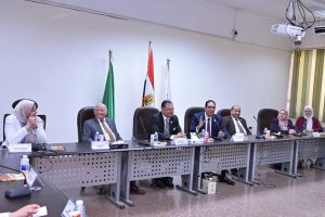 فريق طلابي بكلية التخطيط الإقليمي والعمراني بجامعة القاهرة ينفذ مشروعًا مبتكرًا