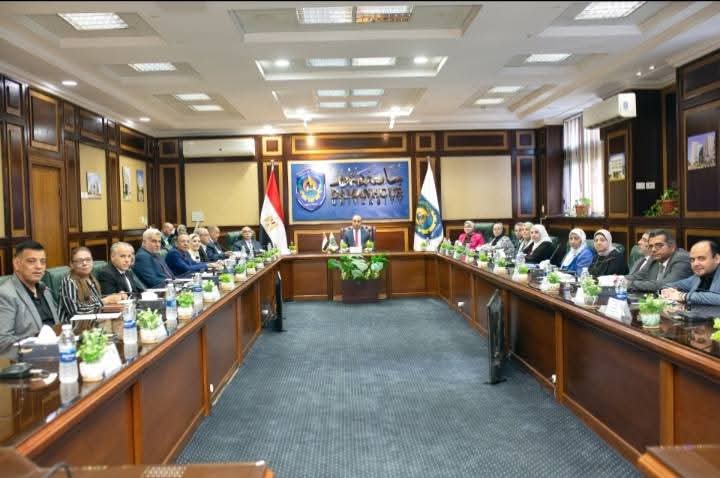 مجلس جامعة دمنهور يهنئ الرئيس عبد الفتاح السيسي بمناسبة قرب حلول عيد الأضحى المبارك