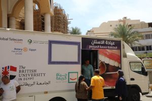 برعاية وزارة التعليم العالي.. الجامعة البريطانية في مصر تُنظم قافلة طبية بالغردقة