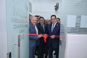 رئيس جامعة القاهرة يفتتح وحدة التشخيص الجزيئي للأمراض بكلية الطب البيطري