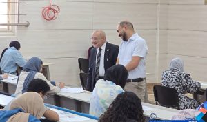 رئيس جامعة شرق بورسعيد الأهلية خلال جولة علي امتحانات طلاب الطب والصيدلة: «أثق في قدراتكم.. ونضعكم في صدارة أولوياتنا واهتماماتنا»
