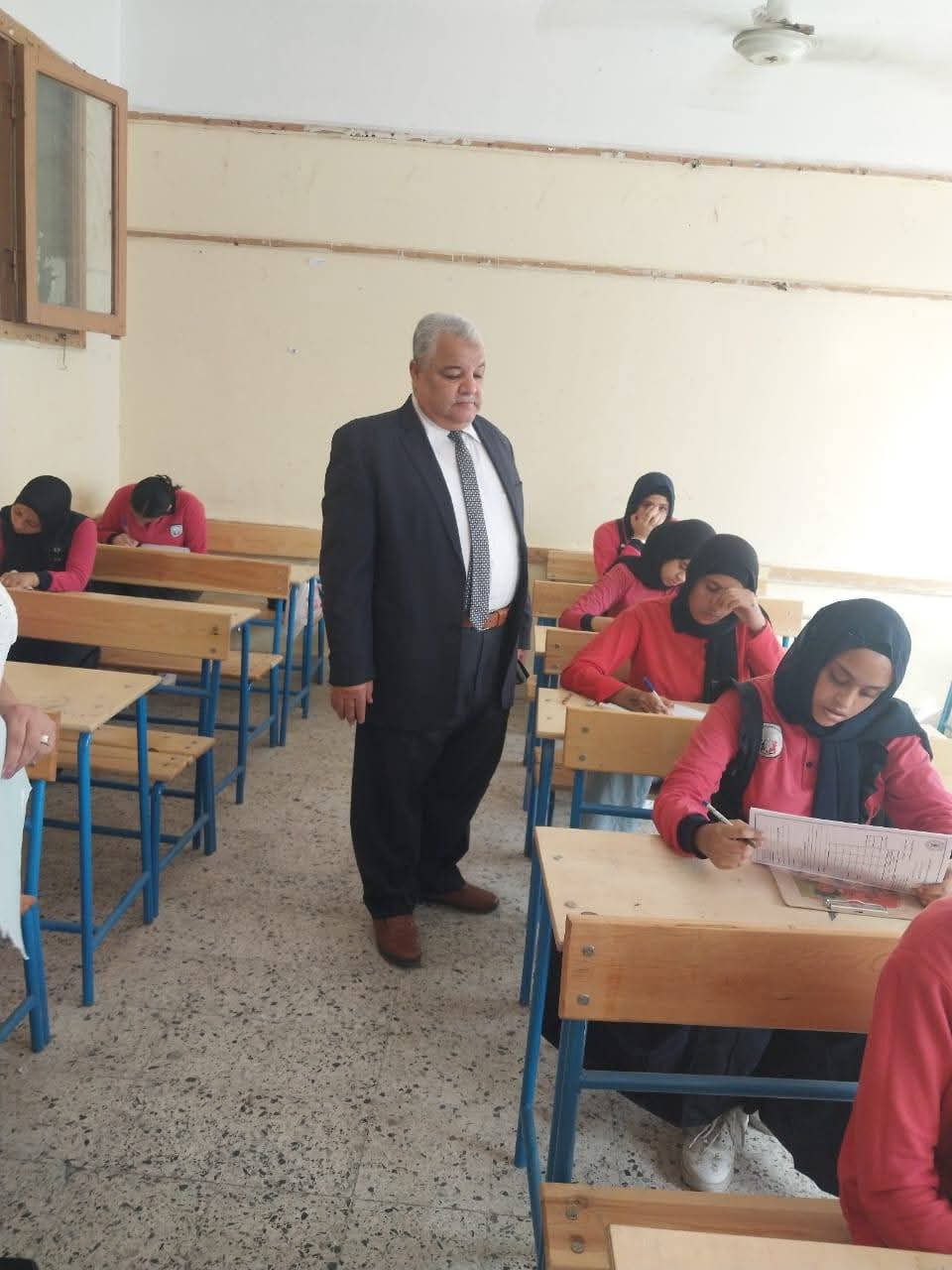 انطلاق امتحانات الشهادة الإعدادية بالأقصر لـ18,545 طالبًا.. وجولات ميدانية مكثفة لمتابعة انتظام اللجان