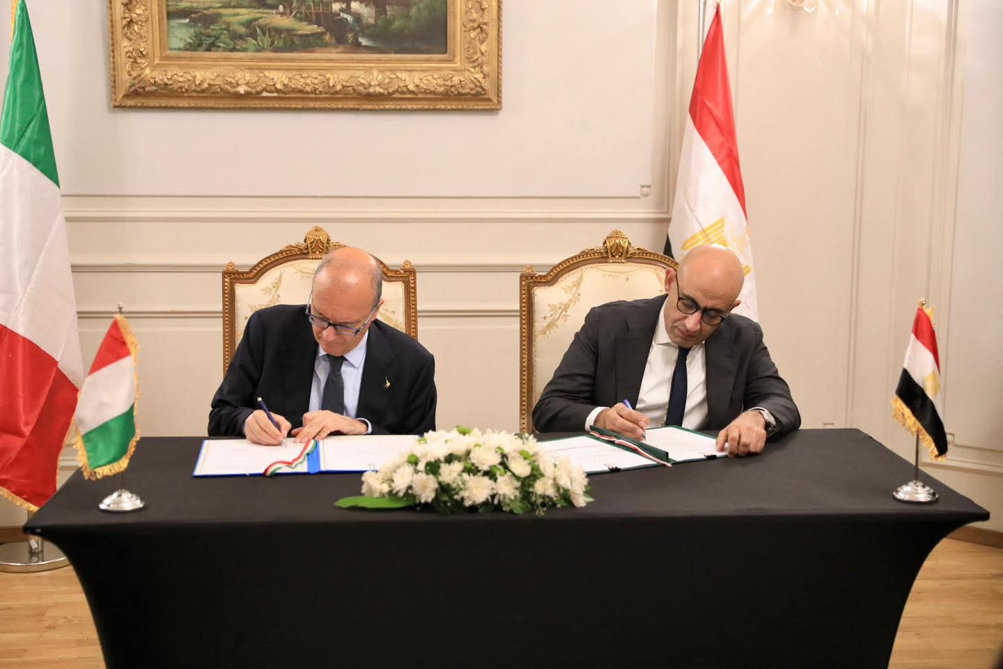 وزيرا التعليم المصري والإيطالي يوقعان مذكرة تفاهم وخطاب نوايا لتوسيع الشراكة الاستراتيجية في التعليم الفني والزراعي وتنمية المهارات