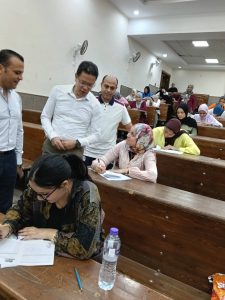أشاد بالجهود المبذولة وانتظام اللجان.. رئيس جامعة بنها يتفقد سير الامتحانات بكلية علوم الرياضة