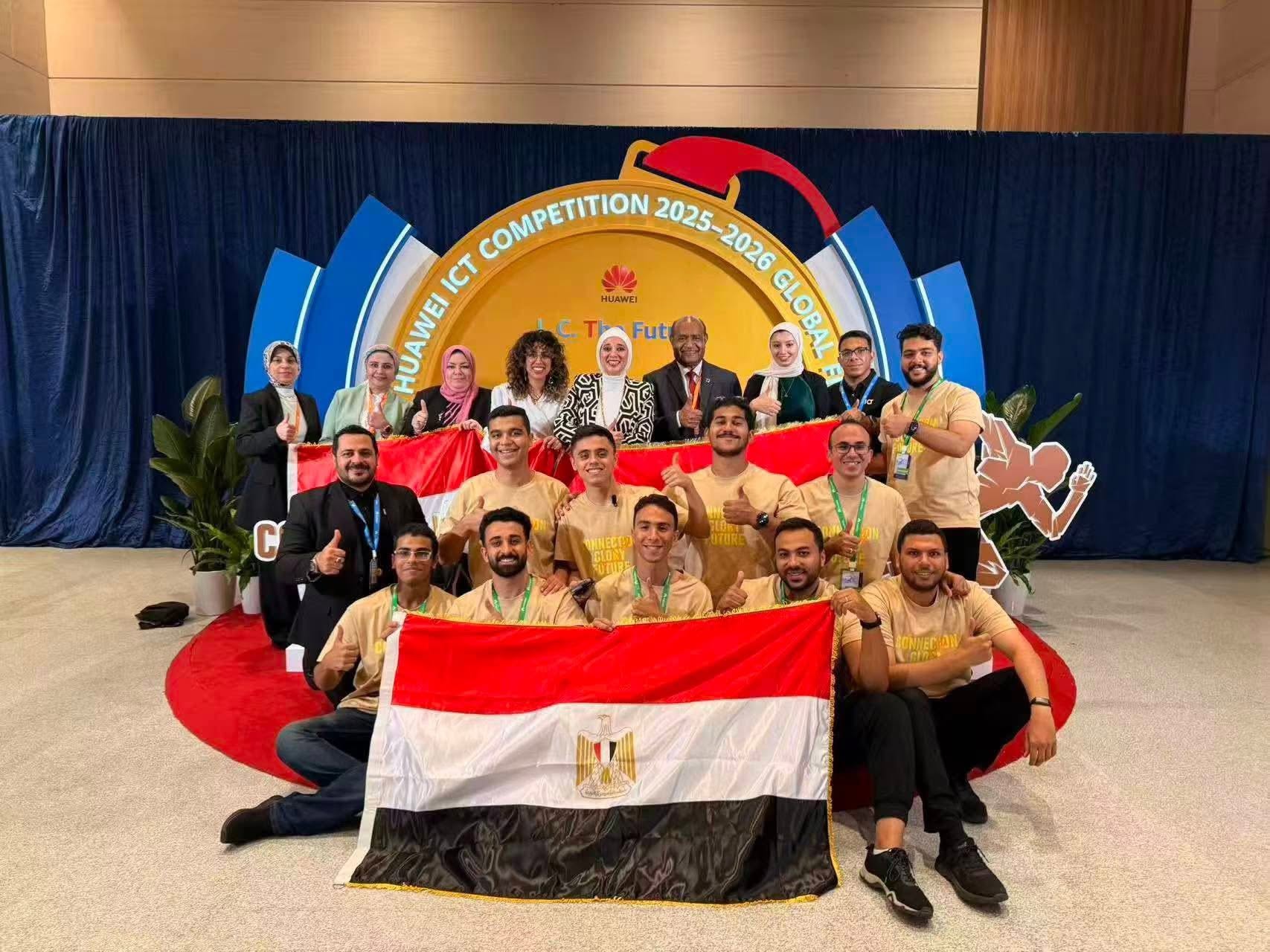 جامعة عين شمس تحصد جائزتين Grand Prize والميدالية الذهبية في نهائيات مسابقة Huawei ICT Competition العالمية بالصين