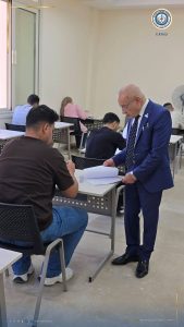 الدكتور عاطف علم الدين يتفقد سير امتحانات نهاية الفصل الدراسي الثاني بكلية علوم الحاسب وتقنية المعلومات